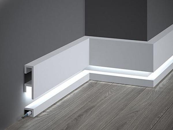 Licht 021 P   2x2,5cm Fussleiste für Kombi mit Licht 019 P für LED Licht